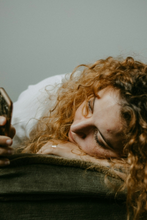 Τι είναι το breadcrumbing στο dating και πώς θα το καταλάβεις