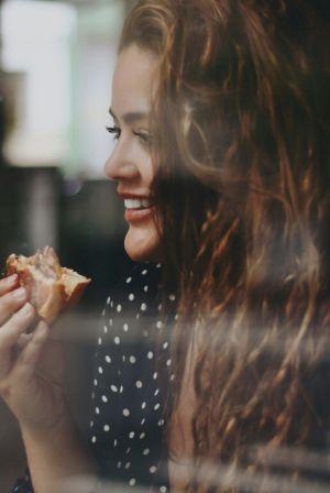 Τρως μετά τις 7 μ.μ.; Όλη η αλήθεια για τη βραδινή διατροφή