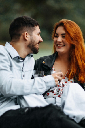 Η επιστροφή των old school ραντεβού: γιατί κουραστήκαμε από τα apps