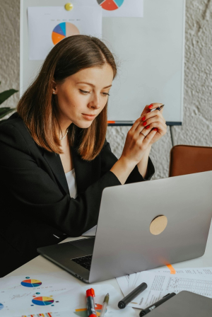 People-pleasing στο χώρο εργασίας: Πώς σε κρατάει πίσω