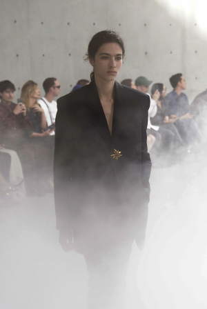 Από τη Μαντόνα μέχρι την Κέιτ Μος: Το front row στο show του YSL στην Εβδομάδα Ανδρικής Μόδας στο Παρίσι