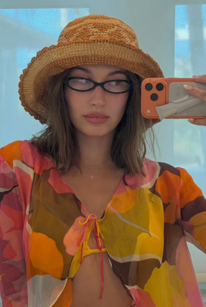 Hailey Bieber 