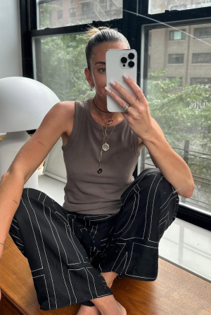 Βρήκαμε τα πιο άνετα και cool tank tops που θα φορέσεις με τα πάντα