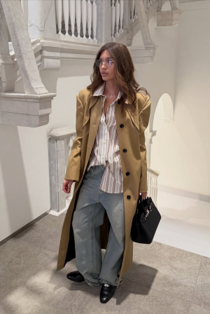 Ξέχνα τα blue jeans: Αυτό το χρώμα θα γίνει η νέα fashion εμμονή του φθινοπώρου
