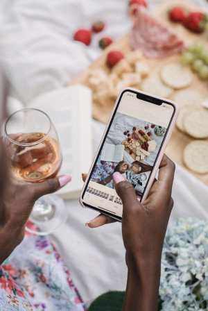 Δεν έχεις Instagram ή Facebook; Οι ψυχολόγοι λένε ότι αυτό μπορεί να αποκαλύπτει κάτι που δεν περίμενες για εσένα