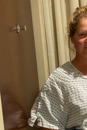 Η Amy Schumer έκανε υστερεκτομή εξαιτίας της ενδομητρίωσης και η ιστορία της μας αφορά όλες