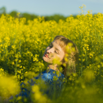 «Spring asthenia»: Γιατί νιώθεις μελαγχολία την άνοιξη και πώς να την αντιμετωπίσεις 
