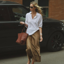 Lazy luxury: Η νέα fashion εμμονή είναι το ακριβώς αντίθετο της ήσυχης πολυτέλειας – αλλά το ίδιο κομψή