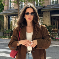 φριζάρισμα σγουρά μαλλιά