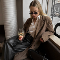 5 φρέσκοι χρωματικοί συνδυασμοί που φορούν τώρα οι πιο στιλάτες γυναίκες της μόδας