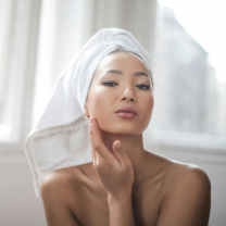 Το μυστικό για λαμπερή επιδερμίδα, χωρίς βαρύ μακιγιάζ 