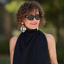 καρέ σγουρά μαλλιά