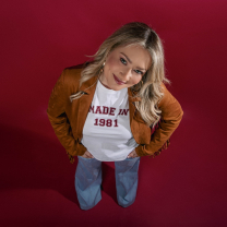 Ιωάννα Ασημακοπούλου: “Μαθαίνουμε να κρύβουμε την αδυναμία, γιατί φοβόμαστε την κριτική” - Συνέντευξη στο JennyGr