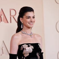  Anne Hathaway