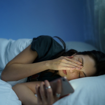 Γιατί δεν μπορείς να κοιμηθείς; Το άγχος που σε κρατάει ξύπνιο (και πώς να το αντιμετωπίσεις)