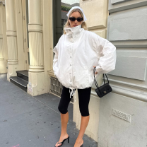3 τάσεις σε 1 look: H Έλσα Χοσκ φόρεσε τα must have item της σεζόν