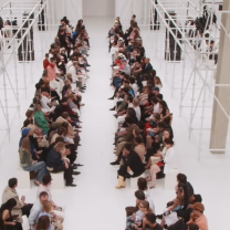 Celine Men's SS 2027: Το φινάλε της Εβδομάδας Ανδρικής Μόδας του Παρισιού ήταν μια ωδή στην προσωπική έκφραση