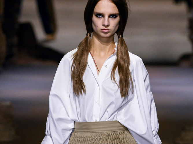 Dior S/S 2023: Gothic makeup looks με πινελιές ρομαντισμού