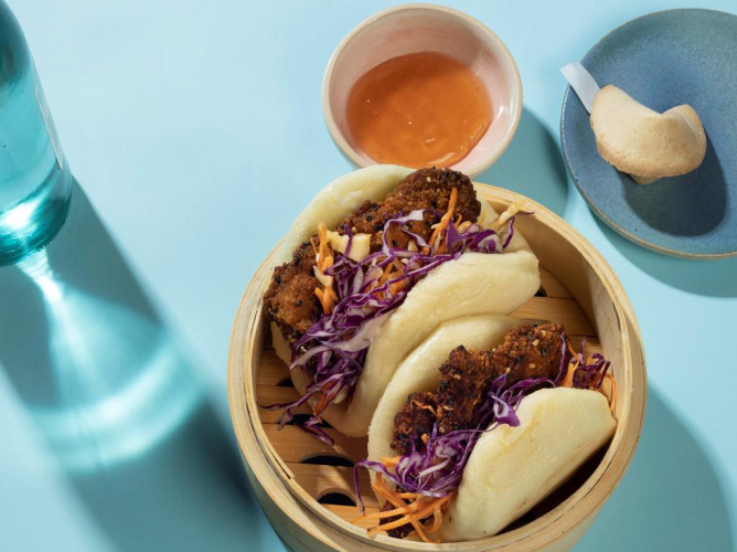 Μάθε πώς να φτιάξεις αφράτα bao buns γεμιστά με ζουμερό χοιρινό