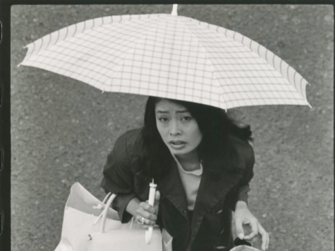 «From Window»: Όταν ο Masahisa Fukase φωτογράφισε τον έρωτα που χάθηκε - Μια ιστορία αγάπης που ξεθώριαζε κάθε πρωί