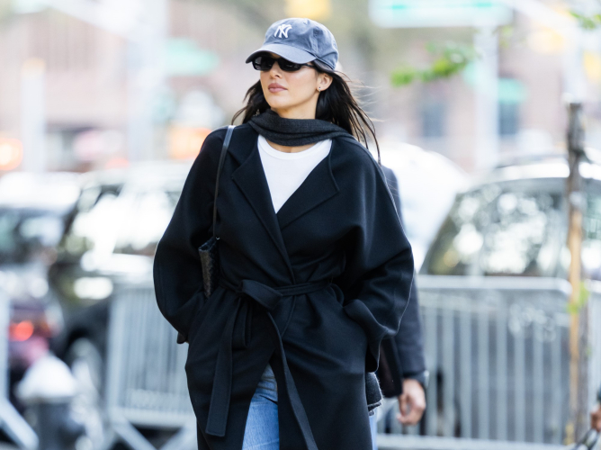 Το παλτό στο οποίο ορκίζονται Σαμπρίνα Κάρπεντερ και Κένταλ Τζένερ ταιριάζει σε κάθε γυναίκα - Βρήκαμε 5 για να διαλέξεις