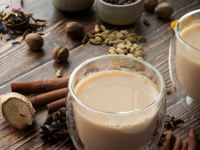 Chai Latte: Η συνταγή για το πιο αρωματικό τσάι που έχεις ποτέ δοκιμάσει