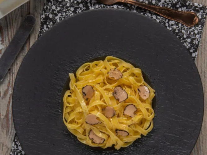 Ταλιατέλες με τρούφα: Το πιο απλό και εκλεπτυσμένο πιάτο για το χριστουγεννιάτικο τραπέζι