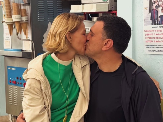 Τζένη Μπαλατσινού: Αποχαιρετά το 2025 με 20 αγαπημένες φωτογραφίες με την οικογένειά της