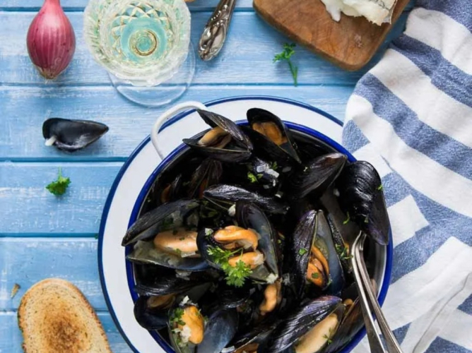 Μύδια με γκοργκοντζόλα: Η γκουρμέ συνταγή για το χριστουγεννιάτικο τραπέζι