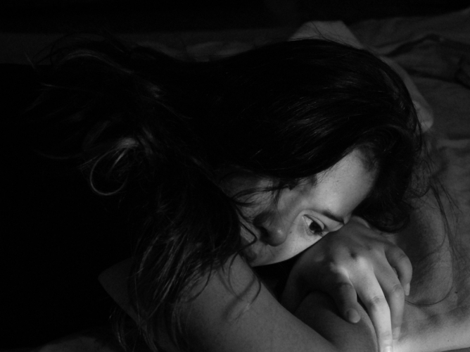 10 ατάκες των ανθρώπων που προσποιούνται ότι είναι ευτυχισμένοι, αλλά έχουν θλίψη μέσα τους