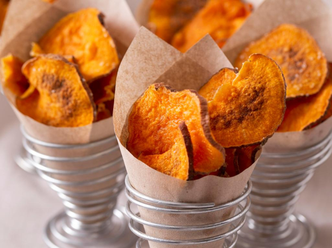 Υγιεινά τσιπς γλυκοπατάτας στο air fryer χωρίς κόπο