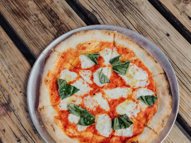 Το καλύτερο κόλπο για να ζεστάνεις την πίτσα στο air fryer