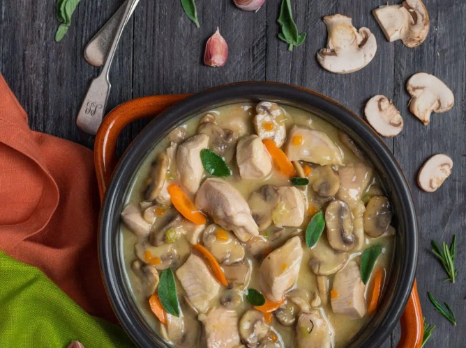 Το πιο νόστιμο κοτόπουλο στιφάδο με μανιτάρια