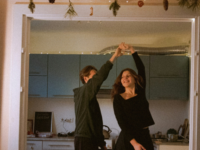 Last minute shopping: Το little black dress από τα Marks & Spencer είναι αυτό που ψάχνεις για την ημέρα των ερωτευμένων