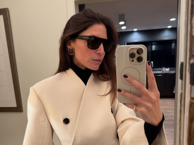 κοντά τετράγωνα νύχια