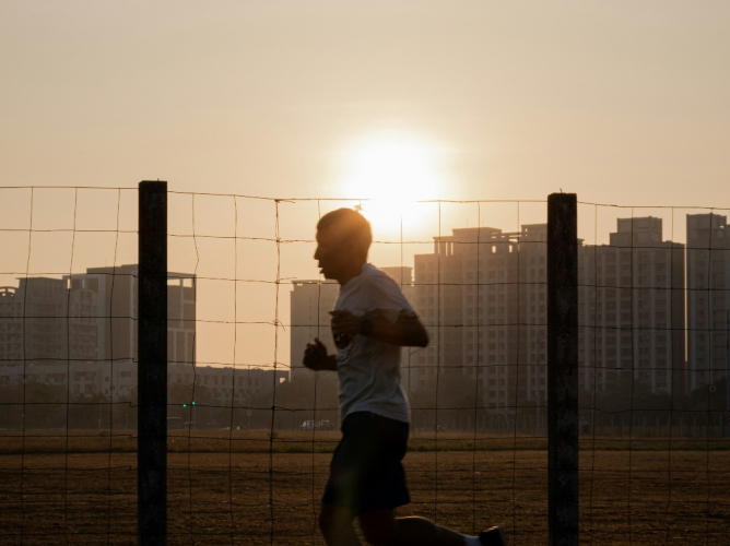 Πώς η κλιματική αλλαγή μειώνει τη σωματική δραστηριότητα και αυξάνει τους πρόωρους θανάτους