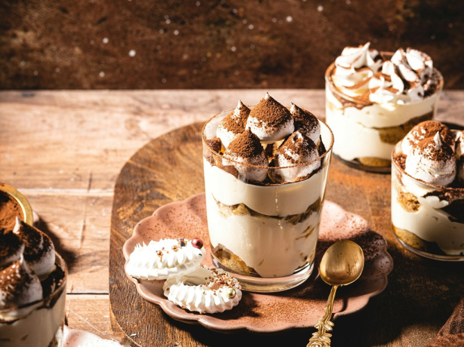 Έχεις ρικότα και μπισκότα; Φτιάξε το πιο ελαφρύ και απολαυστικό τιραμισού