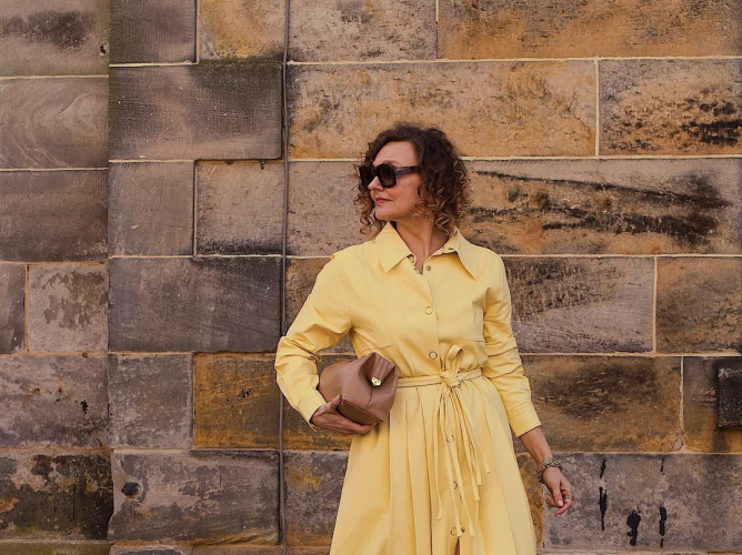 Τι φορούν οι πιο κομψές γυναίκες άνω των 50 σε έναν γάμο; 5 + 1 εναλλακτικές στα βαρετά φορέματα