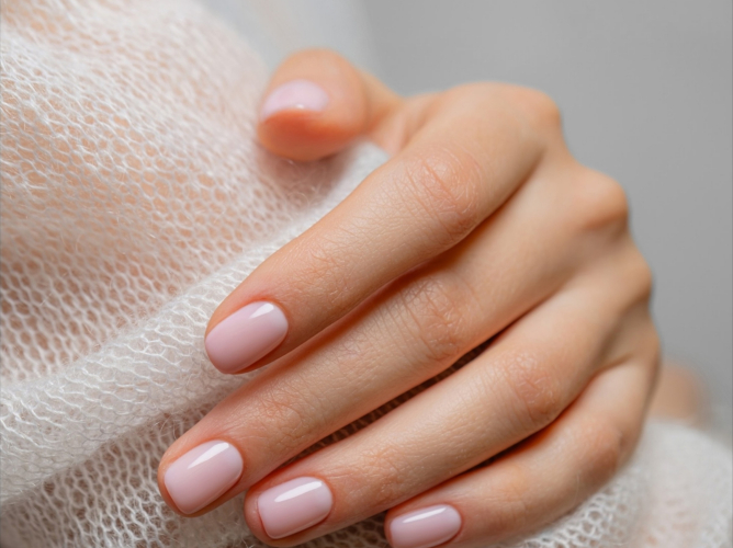 Φροντίδα και Θεραπεία νυχιών: Το μυστικό για λάμψη και διάρκεια που ξεχωρίζει