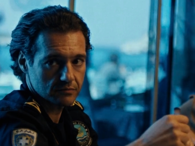 Θάνος Τοκάκης στο JennyGr: «Ο σύγχρονος άνθρωπος δεν θέλει να κοιτάζει τον εαυτό του στον καθρέφτη, τον ενοχλεί πολύ»