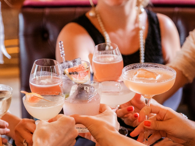 Το cocktail που θα κατακτήσει το φετινό καλοκαίρι έρχεται από πολύ παλιά
