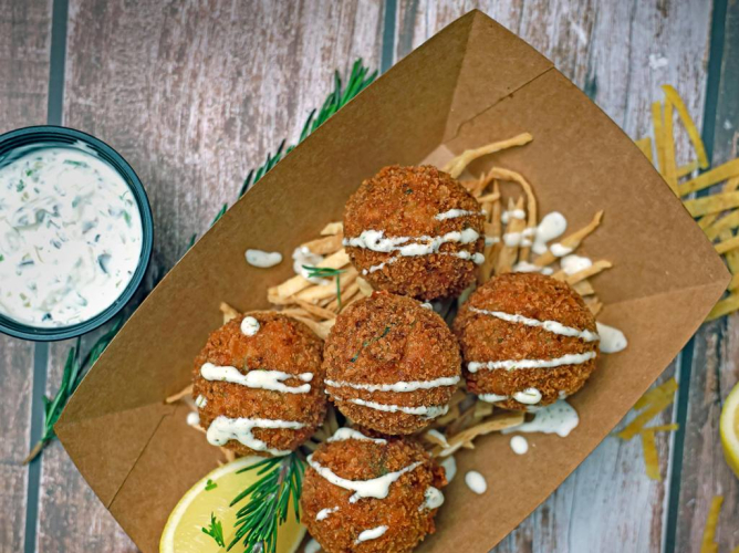 Αυτά τα κεφτεδάκια σολομού στο air fryer θα τα φτιάχνεις ξανά και ξανά