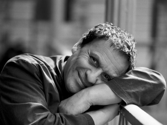 Azzedine Alaïa: Έρχεται η πρώτη μεγάλη αναδρομική έκθεση για το έργο του στις ΗΠΑ