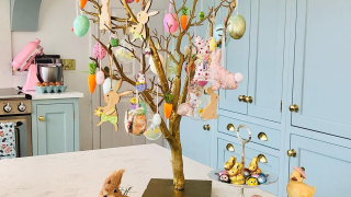 Easter Christmas trees: Η διακοσμητική τάση που θα κυριαρχήσει το φετινό Πάσχα
