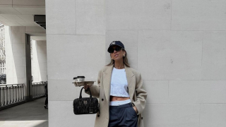 Tα σουέντ sneakers σε φίνο χρώμα από τα H&M που θα φορέσεις με τα πάντα