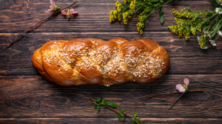 Το Πάσχα θέλει πρωτότυπες γεύσεις και το πιο γνήσιο παραδοσιακό τσουρέκι - Δες πού θα το βρεις