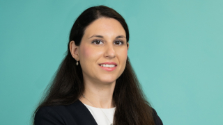 Ask the Guru: Η ιατρός Στέλλα Καλιάμπου εξηγεί γιατί τα συμπληρώματα διατροφής για μαλλιά-δέρμα-νύχια αξίζουν την προσοχή μας