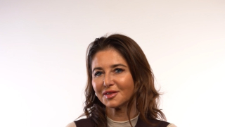 ASK THE GURU: Η δερματολόγος και επιστημονική συνεργάτης της L’Oreal Paris Βάλια Μουσάτου μάς μιλάει για τα συστατικά στο skincare