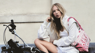 Τα sneakers πλατφόρμες επιστρέφουν – H Isabel Marant και η Converse δίνουν στα κλασικά chuck μοντέλα παριζιάνικα vibes