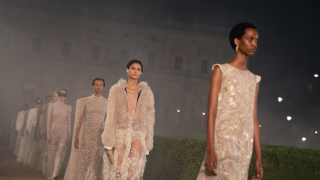 Dior Cruise 2026: Το show στη Villa Albani Torlonia ήταν μια ωδή στην ιταλική δεξιοτεχνία